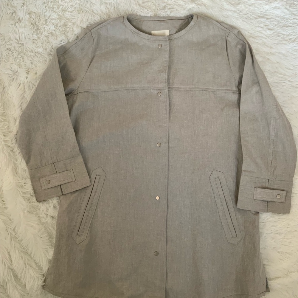 Bonnie Alex Gray Trench Coat with Minimalist Design and Three-Quarter Sleeves